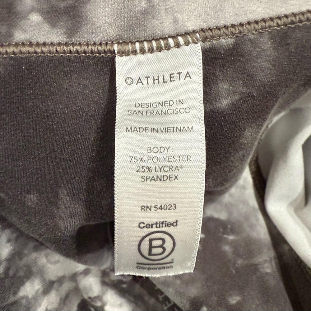 Athleta Salutation Stash Pocket Supernova Capri in Black, Size XL Tall - Picture 5 of 11